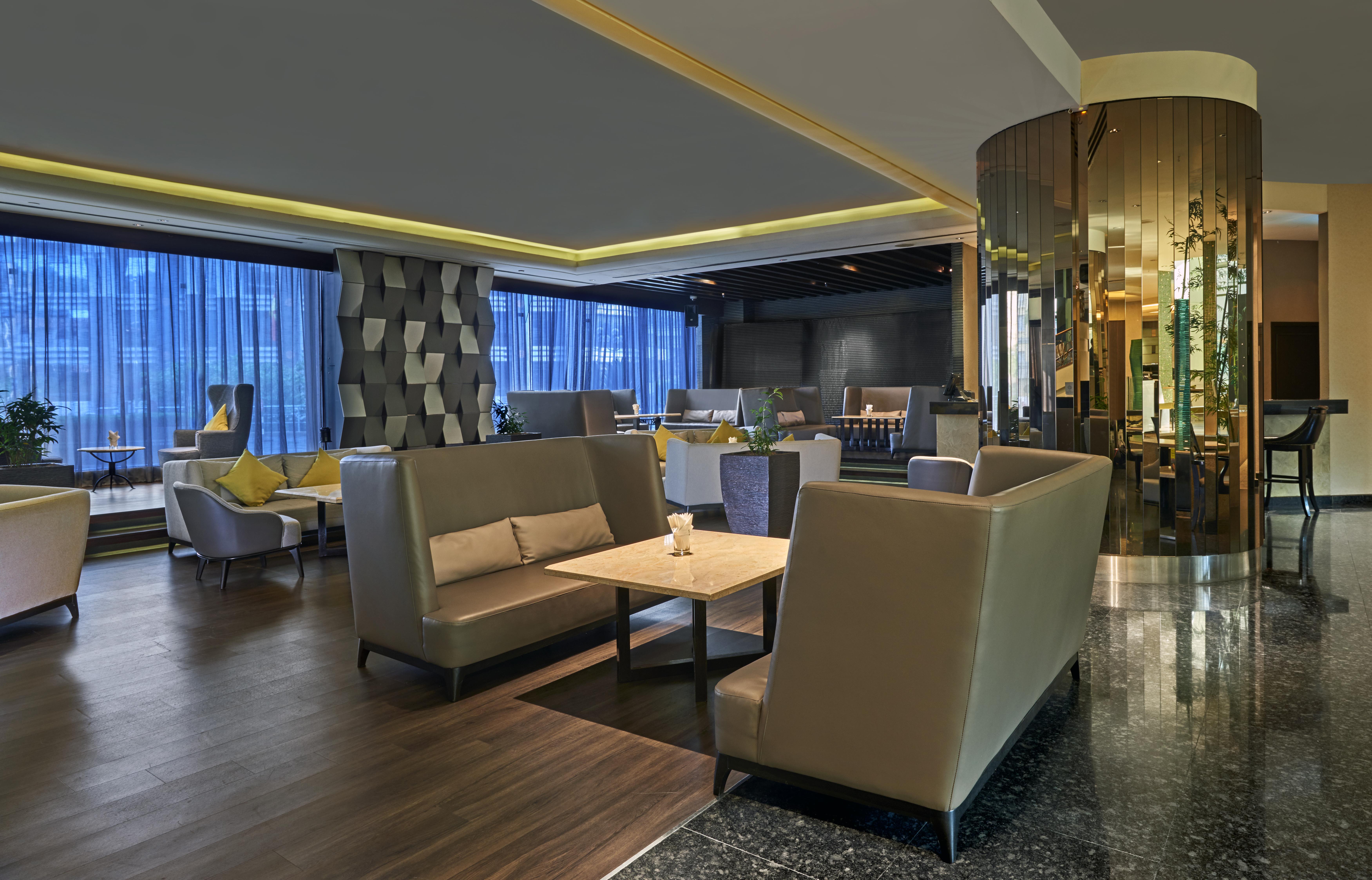 Eastin Hotel Kuala Lumpur Петалінг-Джая Екстер'єр фото The Lounge at the airport