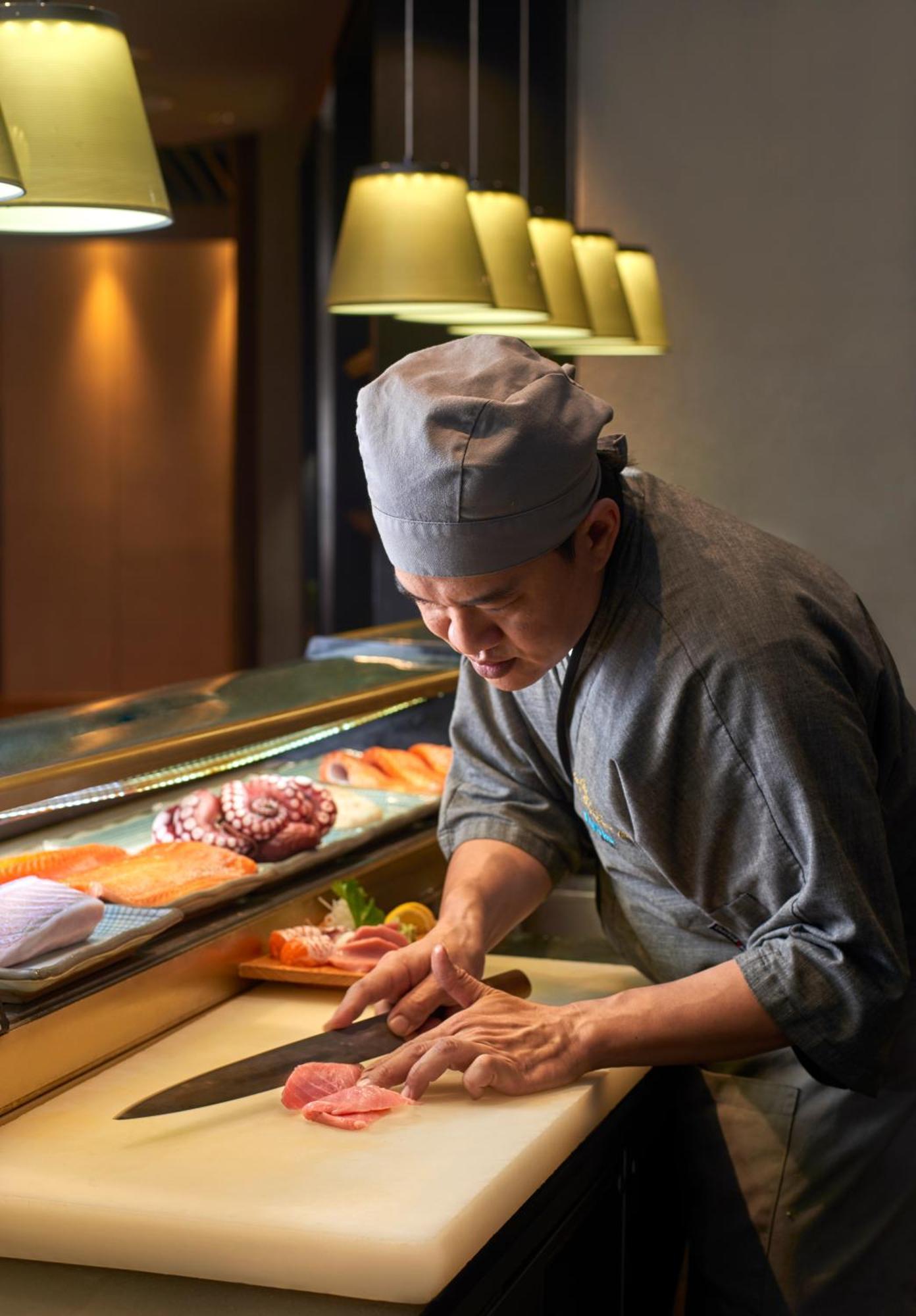 Eastin Hotel Kuala Lumpur Петалінг-Джая Екстер'єр фото A sushi chef at work