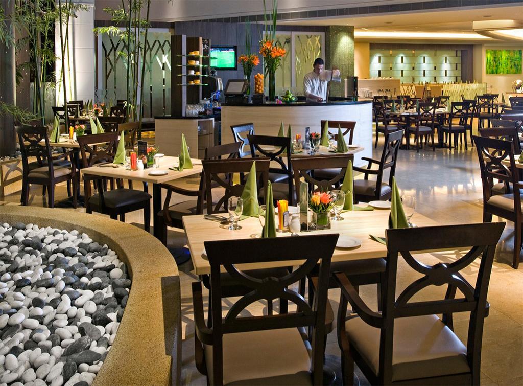Eastin Hotel Kuala Lumpur Петалінг-Джая Екстер'єр фото The interior of the restaurant